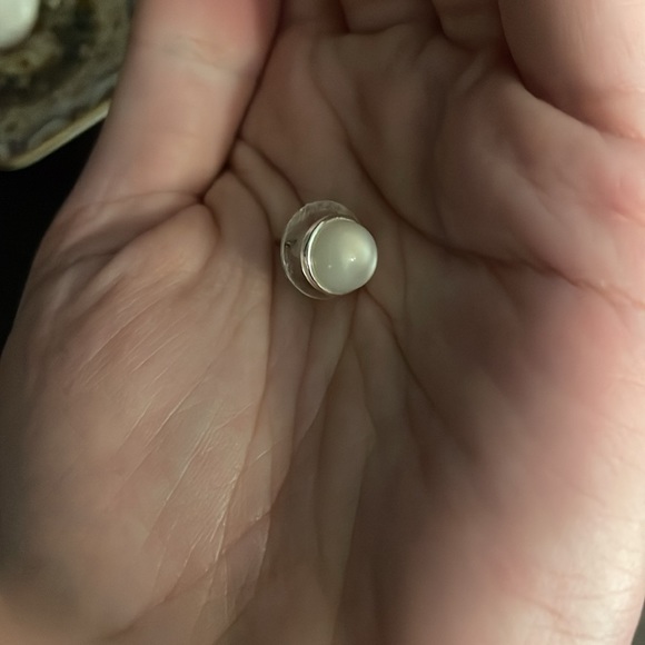 White and silver earrings - Picture 3 of 3